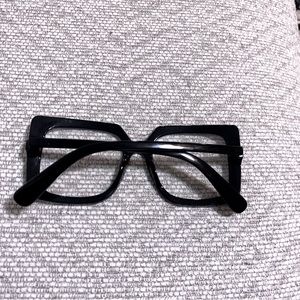 Oversized glasses (no prescription)